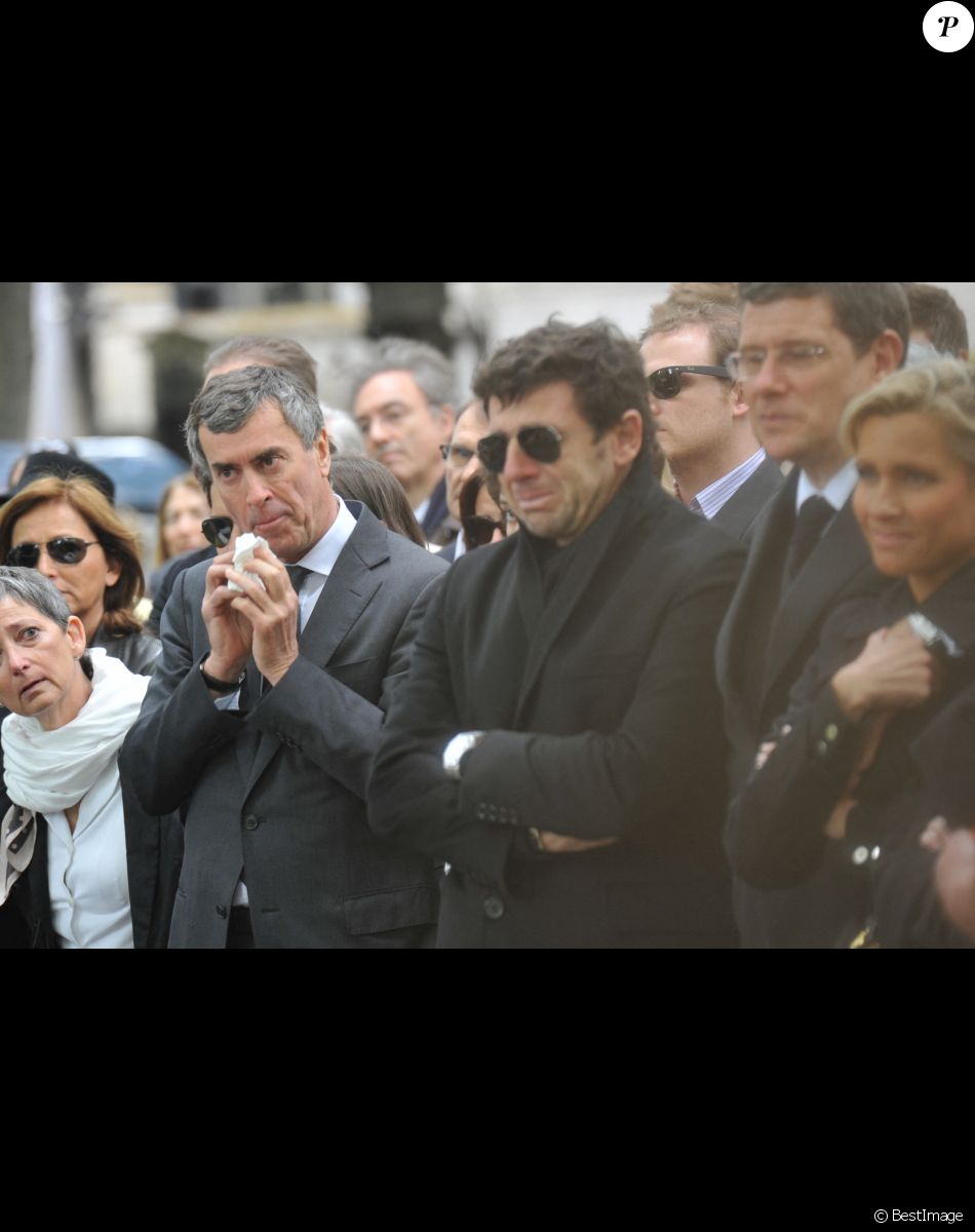 Jerome Cahuzac et Patrick Bruel - Obseques de Guy Carcassonne au cimetiere de Montmartre a Paris. Le 3 juin 2013