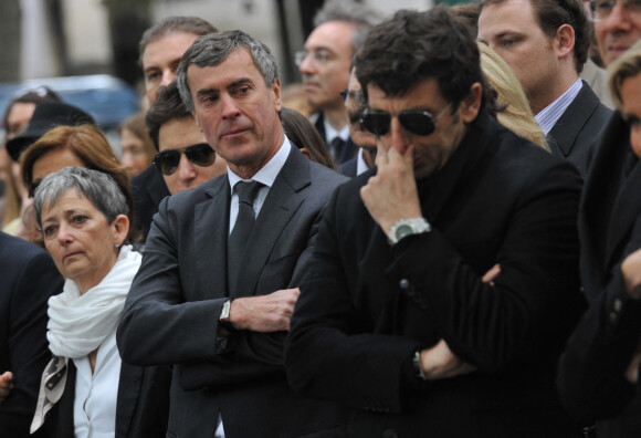 Patrick Bruel et Jerome Cahuzac - Obseques de Guy Carcassonne au cimetiere de Montmartre a Paris. Le 3 juin 2013