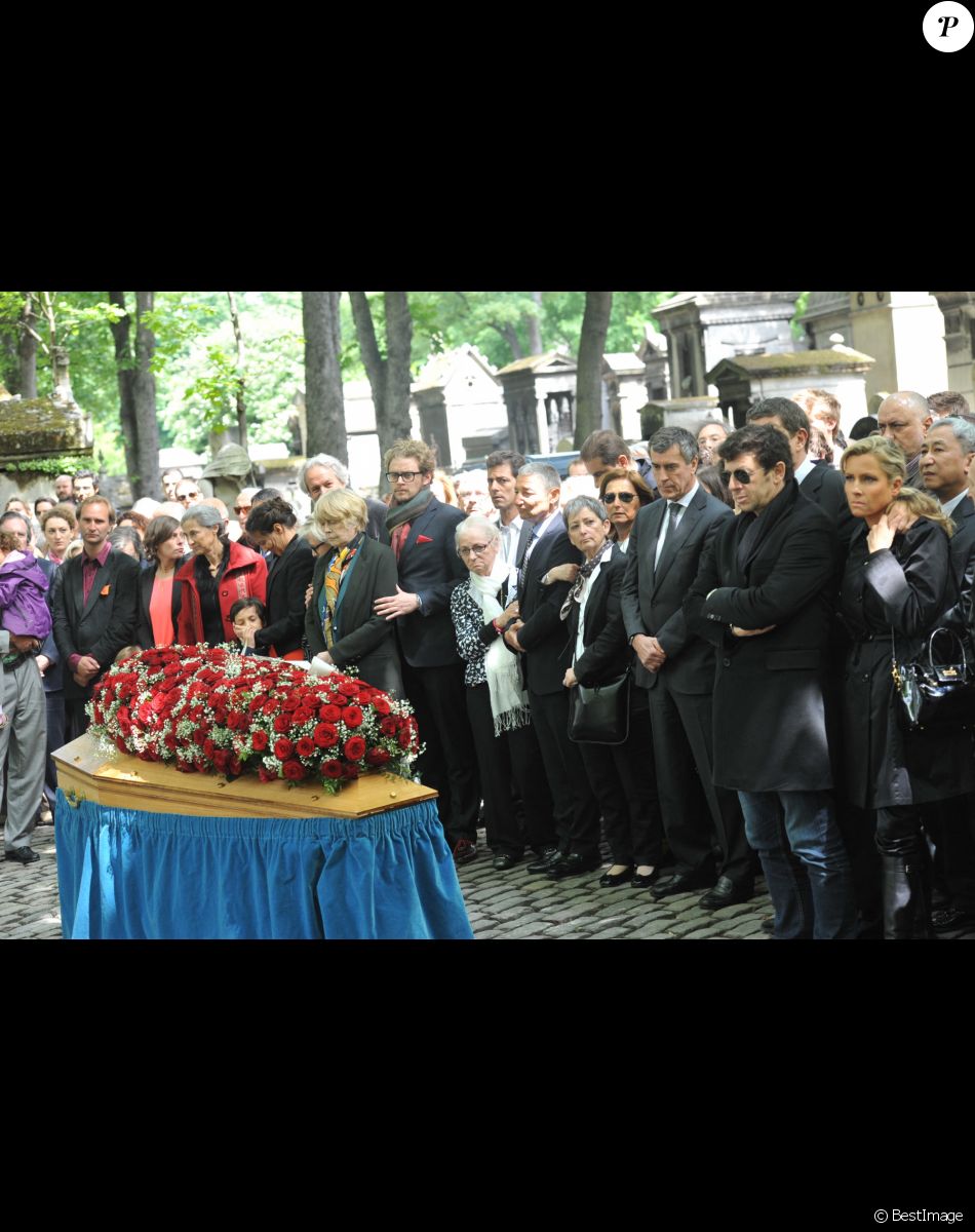 Patrick Bruel, Jerome Cahuzac, Claire Bretecher - Obseques de Guy Carcassonne au cimetiere de Montmartre a Paris. Le 3 juin 2013