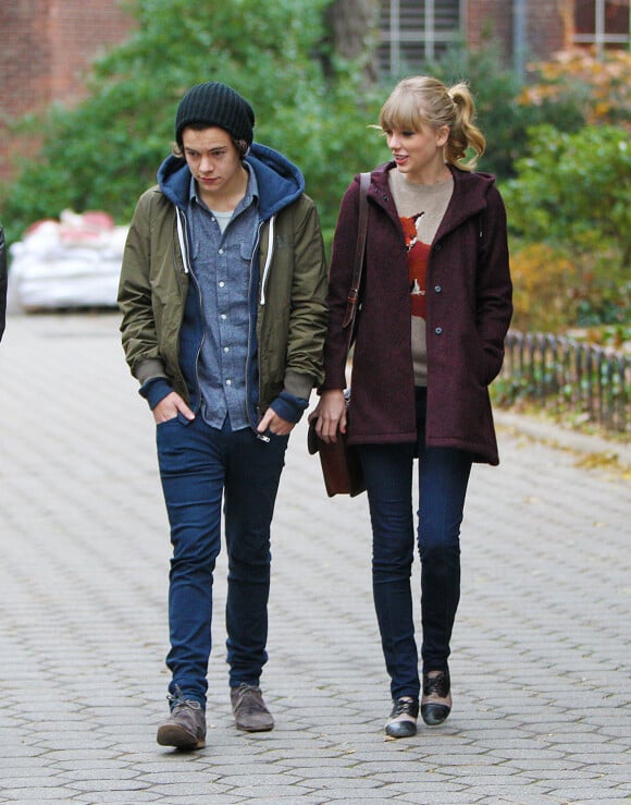 Harry Styles et Taylor Swift se promenent a Central Park a New York, le 2 decembre 2012. La rumeur les veut en couple.