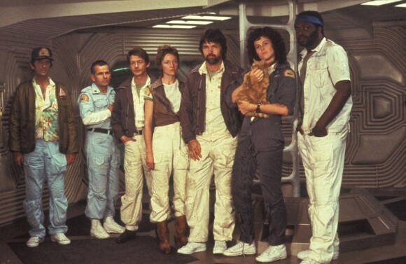 Harry Dean Staton, Ian Holm, John Hurt, Veronica Cartwright, Tom Skerritt, Sigourney Weaver et Yaphet Kotto dans le film Alien sorti en 1979.