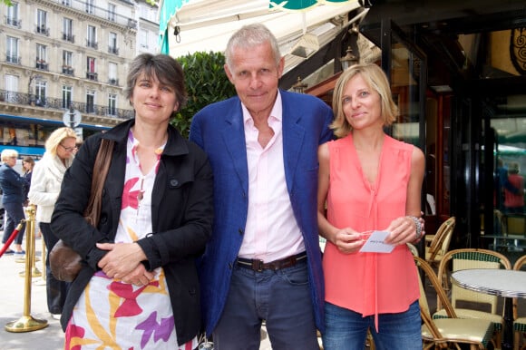 Patrick Poivre d'Arvor et ses filles Dorothée et Morgane - Déjeuner "Pères et Filles" au restaurant "Les deux Magots" à Paris. Le 16 juin 2015.