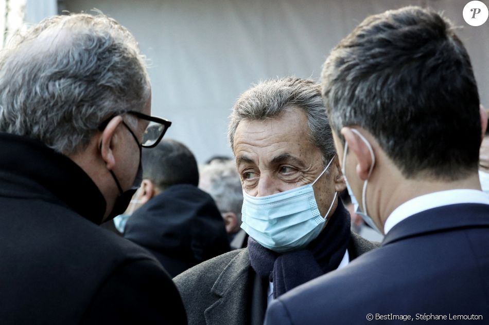 Nicolas Sarkozy, Richard Ferrand et Gérald Darmanin devant la statue La Parole portée aux Invalides. Paris, le 11 mars 2021. © Stéphane Lemouton / Bestimage