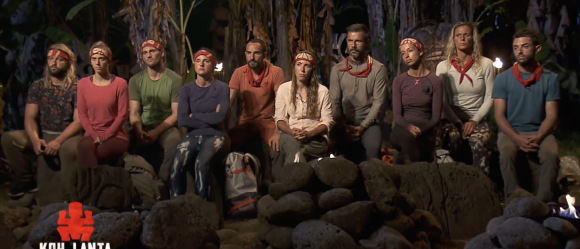 L'équipe rouge au conseil dans "Koh-Lanta, Les Armes secrètes" sur TF1.