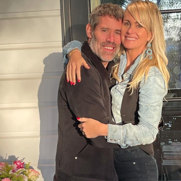 Jalil Lespert a partagé cette photo de lui avec sa compagne Laeticia Hallyday sur Instagram pour l'anniversaire de sa belle. Une photo prise à Los Angeles.