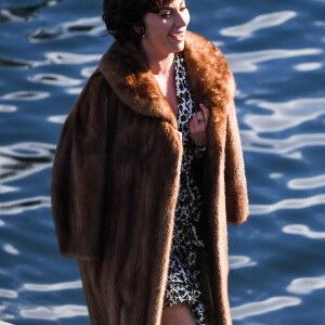 Lady Gaga sur le tournage du film "House of Gucci", sur le lac de Côme. Le 18 mars 2021.