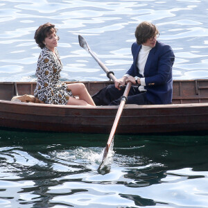 Lady Gaga et Adam Driver voguent sur le lac de Côme pour le tournage du film "House of Gucci". Le 18 mars 2021.