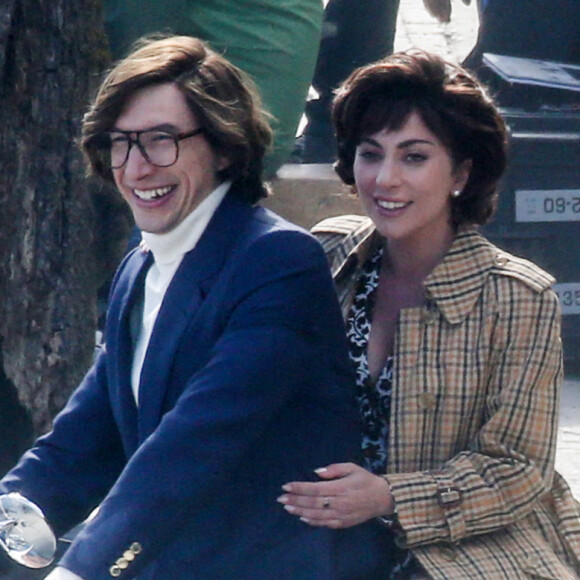 Lady Gaga et Adam Driver tournent une scène du film "House of Gucci" sur le lac de Côme