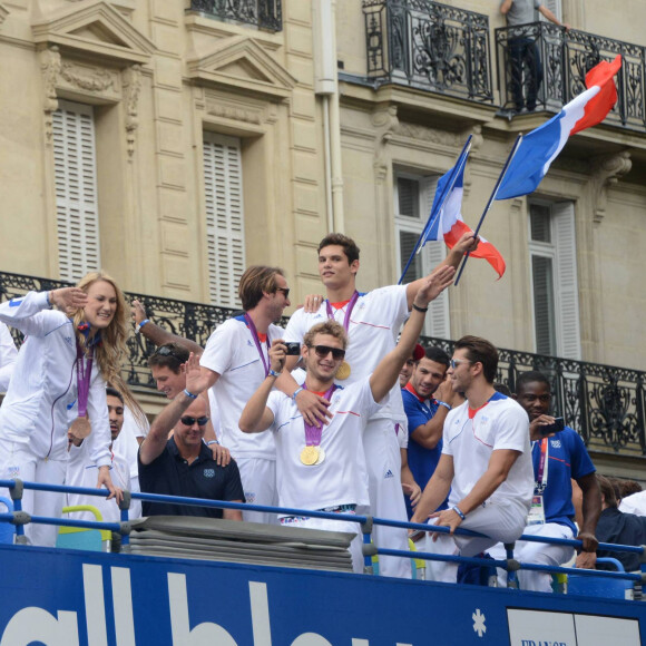 Florent Manaudou et la délégation française des Jeux Olympiques lors de leur retour en France. Le 13 août 2012.