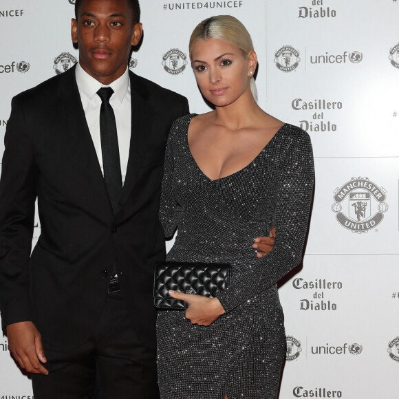 Anthony Martial et sa compagne Mélanie da Cruz sont apparus pour la première fois en public au photocall du dîner de gala "The United for UNICEF" au stade Old Trafford à Manchester, Royaume Uni, le 31 octobre 2016. 