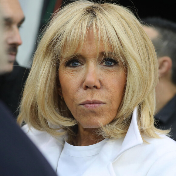 La Première Dame Brigitte Macron - La FFF, la ville de Reims, France 98 et Variété Club de France ont organisé un match de gala mixte pour l'égalité hommes-femmes afin de collecter des fonds pour la fondation des femmes et Femmes Relais 51 au stade Auguste-Delaune, à Reims, France, le 20 mars 2019. @Dominique Jacovides/Bestimage 