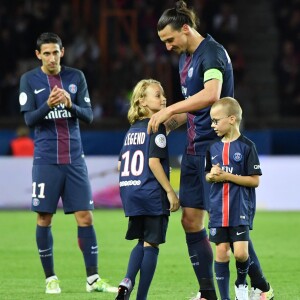 Zlatan Ibrahimovic a fait ses adieux au Paris Saint-Germain le 14 mai 2016 au Parc des Princes lors de PSG-Nantes, quittant le terrain avant la fin avec ses fils Maximilian.