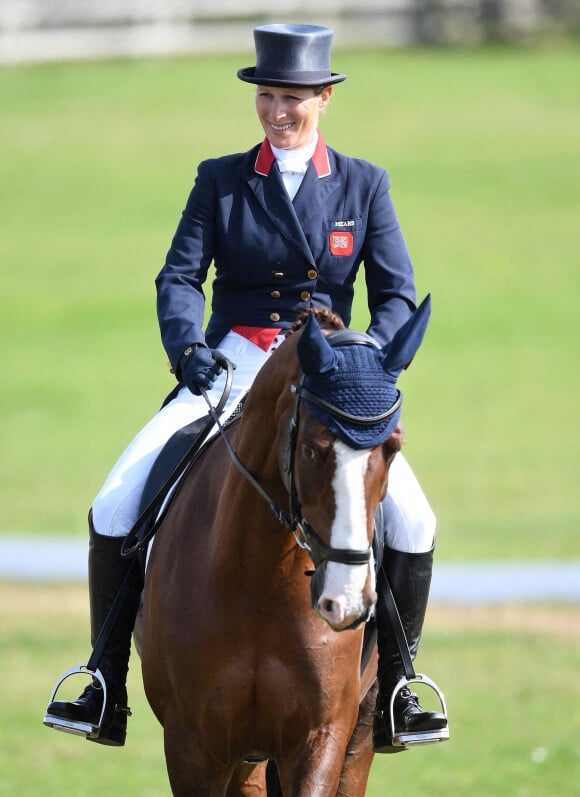 Zara Philips (Tindall) en détente sur son cheval "Class Affair" avant un concours de dressage au Burnham Market International Horse le 18 septembre 2020.