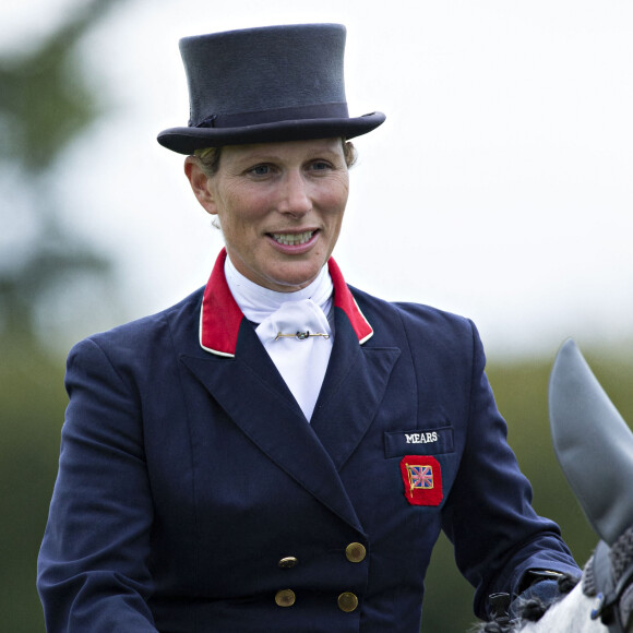 Zara Phillips (Zara Tindall) dresse son nouveau cheval Happenstance à Cornbury, le 11 septembre 2020.