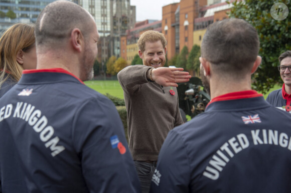 Le prince Harry, duc de Sussex, rencontre l'équipe représentant l'Angleterre aux Invictus Games 2019 à La Haye. Londres, le 29 octobre 2019. 