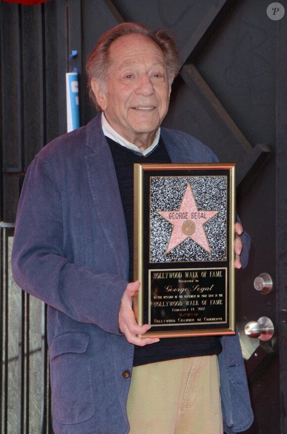 L'acteur américain George Segal est décédé à l'âge de 87 ans, le 23 mars 2021.