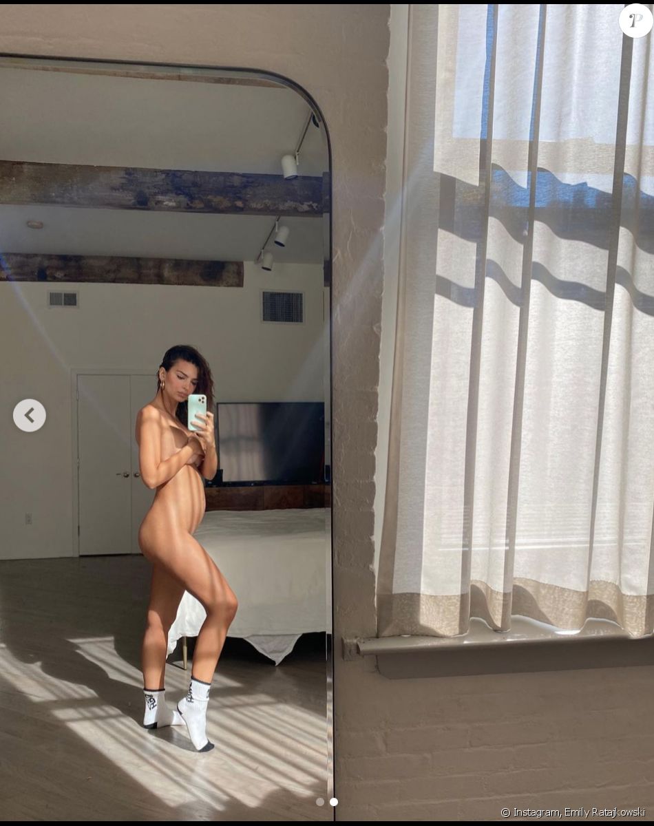 Emily Ratajkowski, toute nue et enceinte. Le 27 octobre 2020.