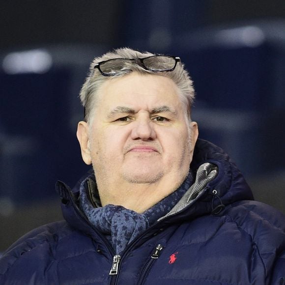 Pierre Ménès - People dans les tribunes du parc des princes lors du match de championnat de Ligue 1 Conforama opposant le Paris Saint-Germain (PSG) à Lille le 22 Novembre 2019 à Paris © JB Autisier / Panoramic / Bestimage 