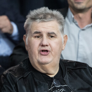 Pierre Ménès dans les tribunes lors du match UEFA Ligue des Champions groupe A, opposant le Paris Saint-Germain (PSG) au Real Madrid au Parc des Princes à Paris, France, le 18 septembre 2019. Le PSG a gagné 3-0. © Cyril Moreau/Bestimage