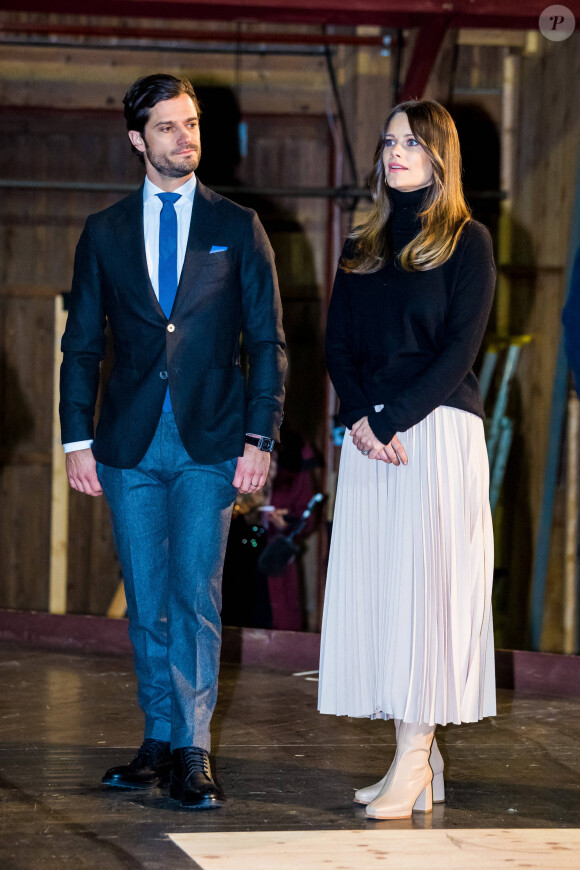 Le prince Carl Philip et la princesse Sofia (Hellqvist) de Suède visitent le comté de Värmland, le 28 octobre 2020.