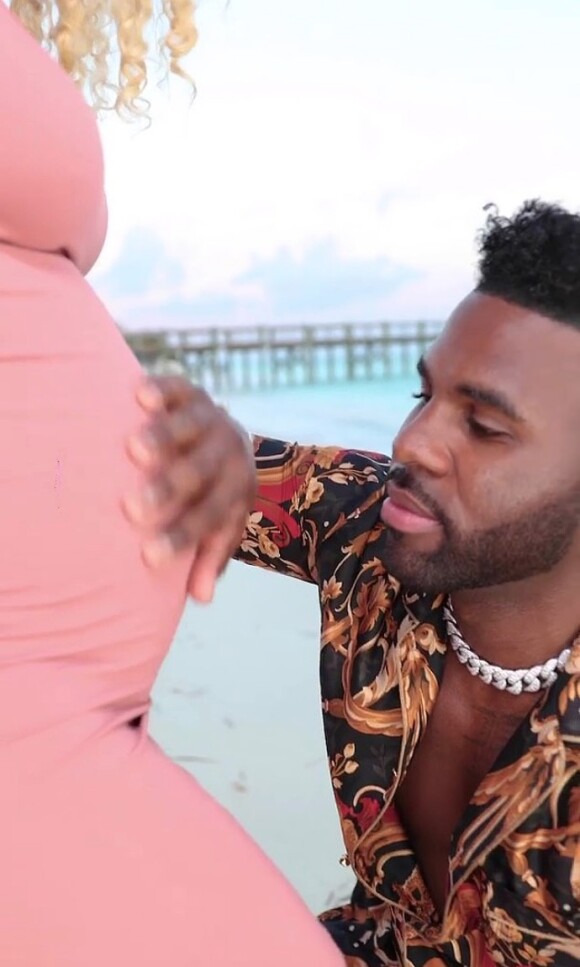 Jason Derulo et sa compagne Jena Frumes sur Instagram. Le 28 mars 2021.