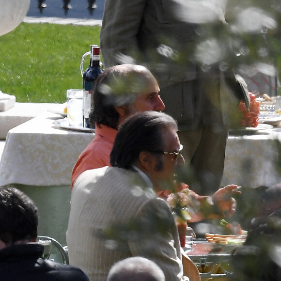 Jared Leto et Al Pacino tournent une scène en extérieur pour le film "House of Gucci" (Gucci) à la villa Balbiano sur le Lac de Côme le 17 mars 2021.