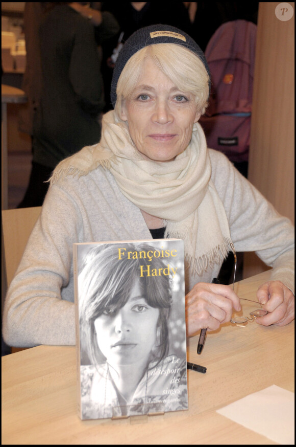 Françoise Hardy au salon du livre à Paris en 2009.
