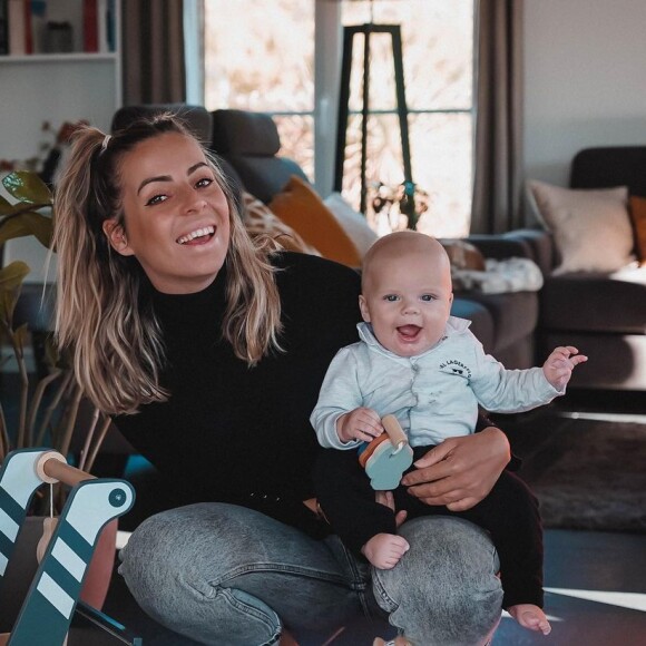 Hillary Vanderosieren (Mamans & Célèbres) est une femme comblée par son amoureux Giovanni Bonamy et leur fils Milo.