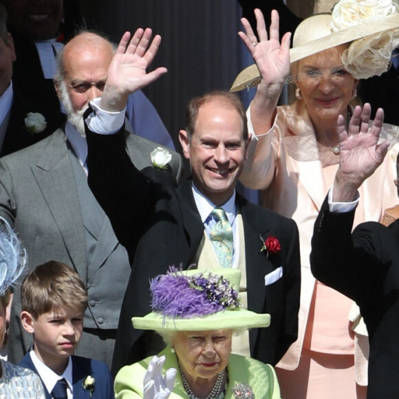 La reine Elisabeth II d'Angleterre, Le prince Philip, duc d'Edimbourg, Le prince Edward, comte de Wessex, Sophie Rhys-Jones, comtesse de Wessex, James Viscount Severn, Lady Louise Windsor, La princesse Anne, Le prince Michael de Kent et La princesse Michael de Kent - Les invités à la sortie de la chapelle St. George au château de Windsor, Royaume Uni, le 19 mai 2018.