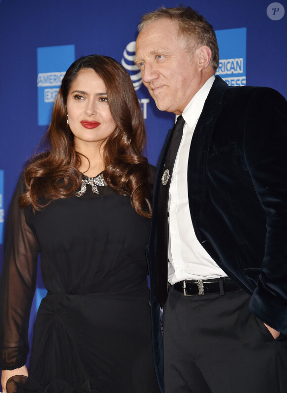 Salma Hayek et son mari François-Henri Pinault au photocall d'ouverture de la 31ème édition du "Palm Springs Film Festival Film Awards" au Palm Springs Convention Center à Los Angeles, le 2 janvier 2020.