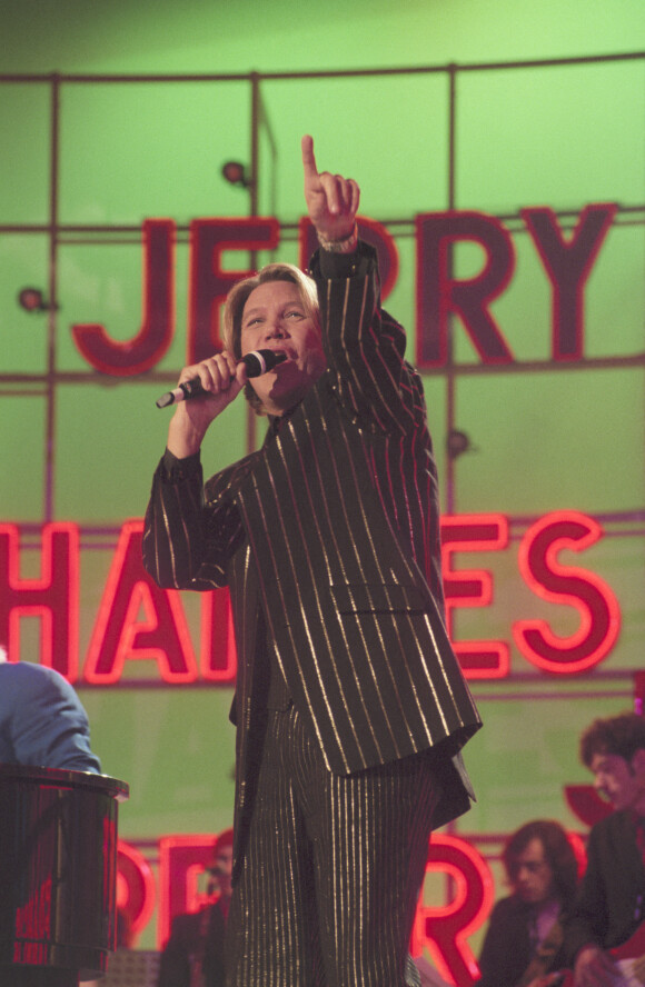 En France, à Paris, Patrick Juvet chantant sur la scène de l'Olympia. Le 14 avril 1997. © Bruno Schneider via Bestimage