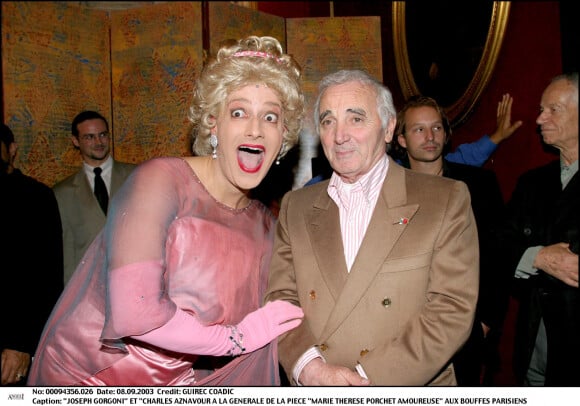 Joseph Gorgoni et Charles Aznavour - Générale de la pièce "Marie-Thérèse Pochet amoureuse" aux Bouffes Parisiens.