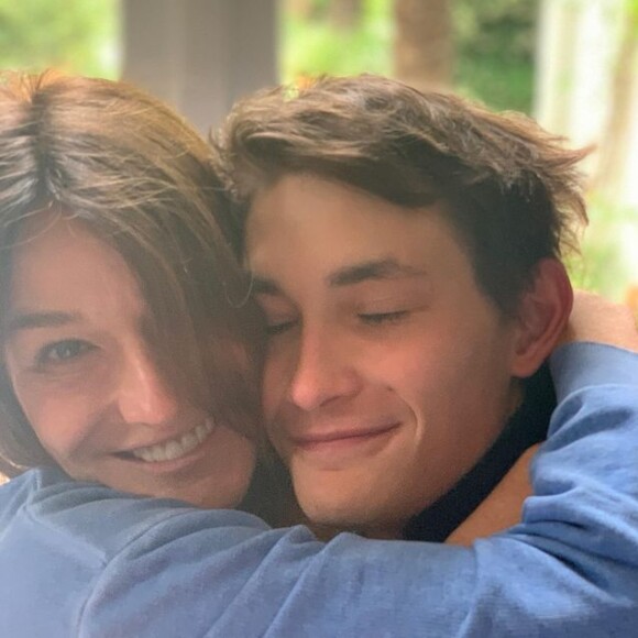 Aurélien Enthoven et sa maman Carla Bruni-Sarkozy sur Instagram.