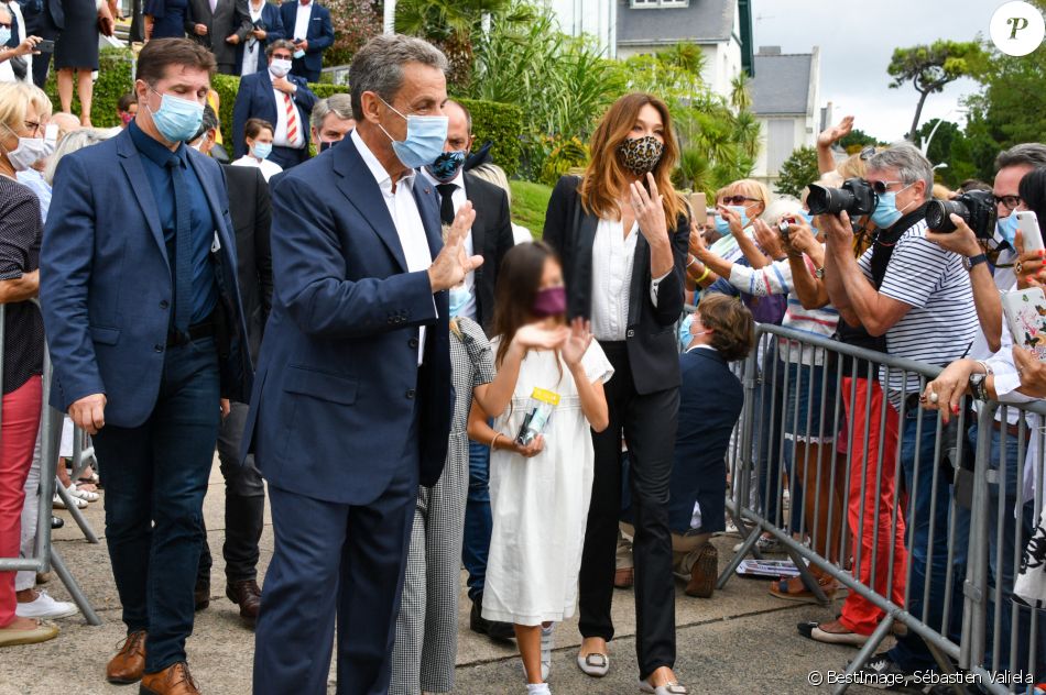 Nicolas Sarkozy, sa femme Carla Bruni, leur fille Giulia avec une amie - Mariage du maire de La Baule, Franck Louvrier (ex-conseiller en communication du Président de la République N.Sarkozy) avec Sophie Jolivet à l'hôtel de Ville de La Baule, France, le 5 septembre 2020. © Sébastien Valiela/Bestimage