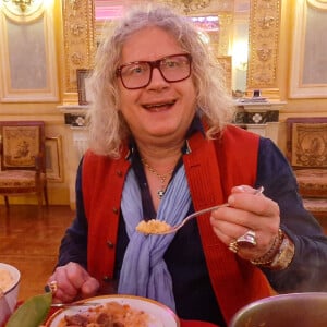 Pierre-Jean Chalençon, confiné au Palais Vivienne, s'est fait un couscous pour le dîner. © Philippe Baldini / Bestimage