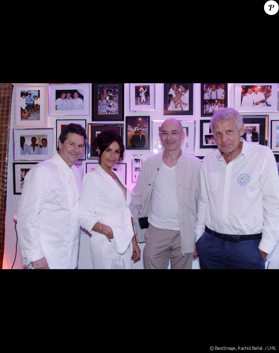 Exclusif - Le chef Christophe Leroy, sa femme Karine, l'écrivain Bernard Werber, Patrick Poivre d'Arvor lors d'une soirée blanche dans un appartement à Paris le 1er juillet 2020. © Rachid Bellak / LMS / Bestimage