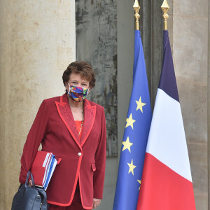 Roselyne Bachelot, masquée, ministre de la Culture - Sortie du conseil des ministres au Palais de l'Elysée à Paris le 28 septembre 2020.