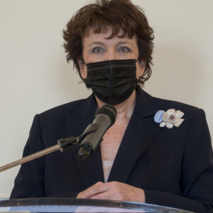 Roselyne Bachelot-Narquin, Ministre de la culture - Roselyne Bachelot, ministre de la Culture, remet le prix littéraire Franz Hessel à Emmanuelle Pireyre à Lyon, le 25 février 2021. © Sandrine Thesillat / Panoramic / Bestimage