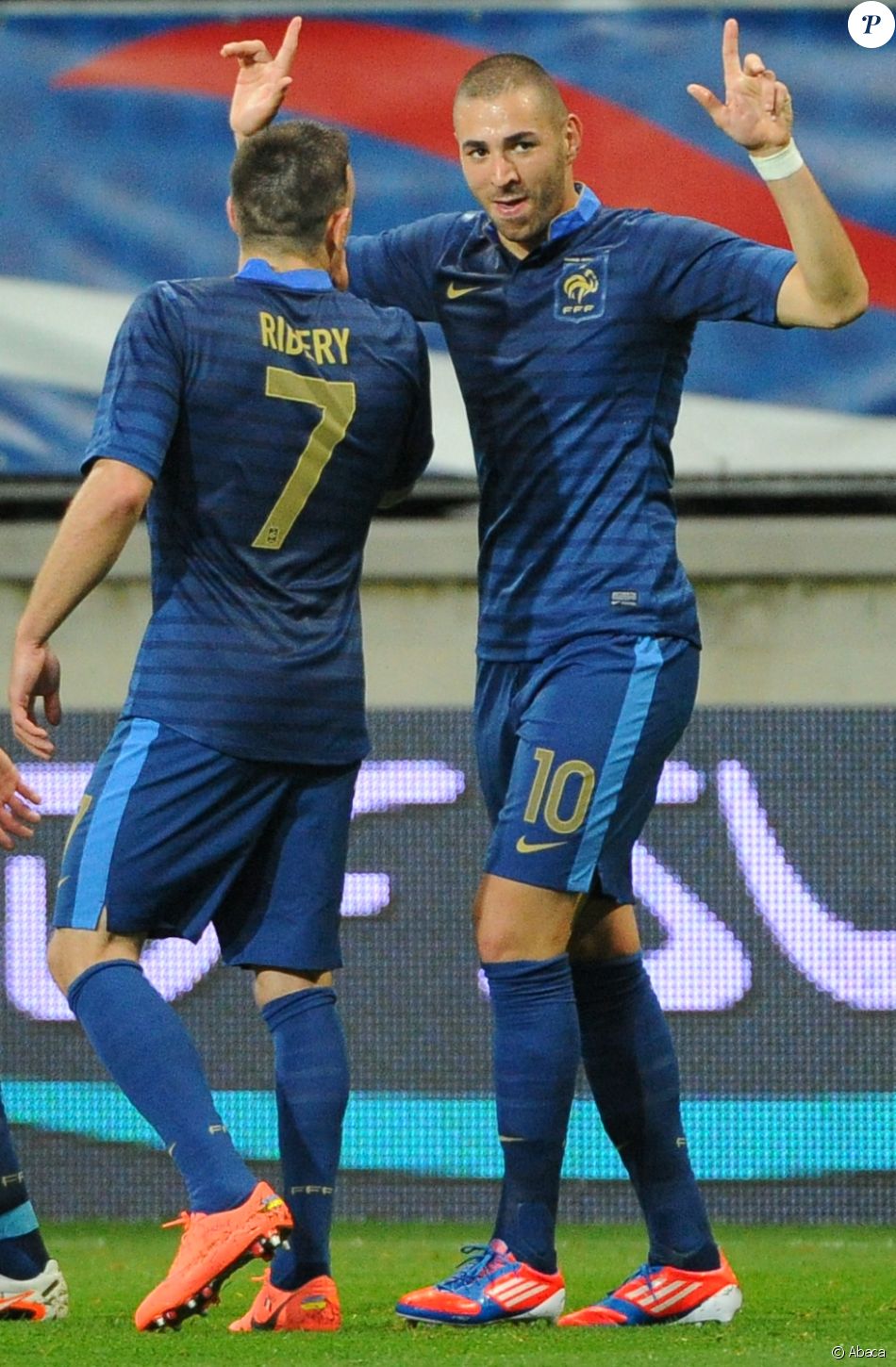 Karim Benzema et Franck Ribéry avec l'équipe de France en 2012.