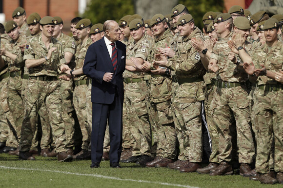 Le prince Philip duc d'Edimbourg, rend visite au soldats du premier bataillon des grenadiers à Aldershot le 30 mars 2017.