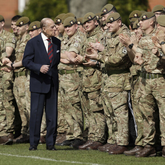 Le prince Philip duc d'Edimbourg, rend visite au soldats du premier bataillon des grenadiers à Aldershot le 30 mars 2017.