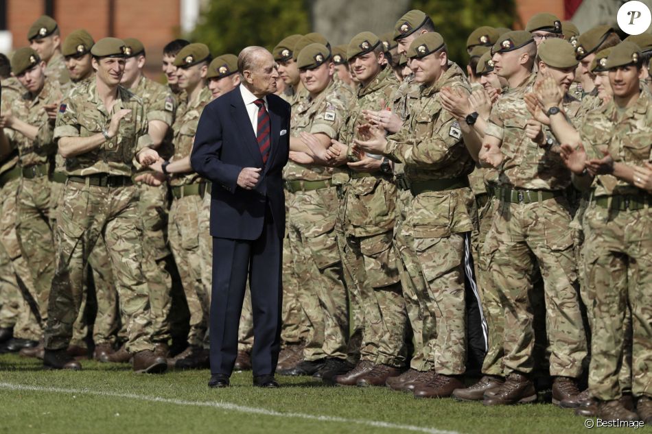 Le prince Philip duc d'Edimbourg, rend visite au soldats du premier bataillon des grenadiers à Aldershot le 30 mars 2017.