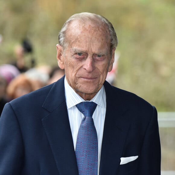 La reine Elisabeth II d'Angleterre et le prince Philip, duc d'Edimbourg, ont inauguré la nouvelle école vétérinaire de l'université Surrey à Guildford. Le 15 octobre 2015