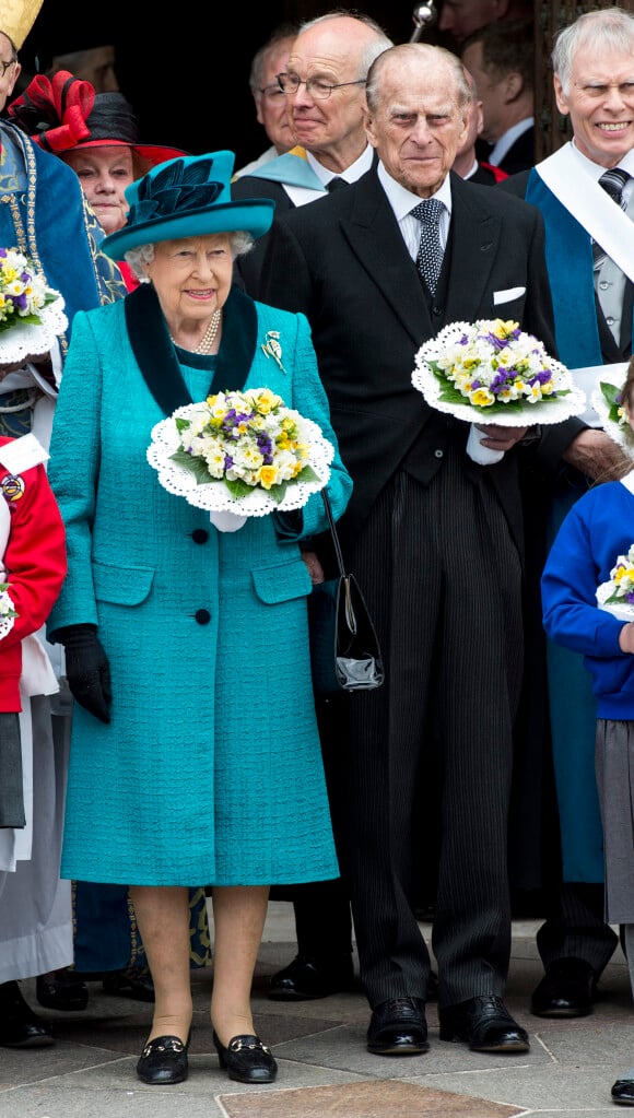 La reine Elisabeth II d'Angleterre et le prince Philip, duc d'Edimbourg lors de la messe du Jeudi Saint en la cathédrale de Leicester, le 13 avril 2017.