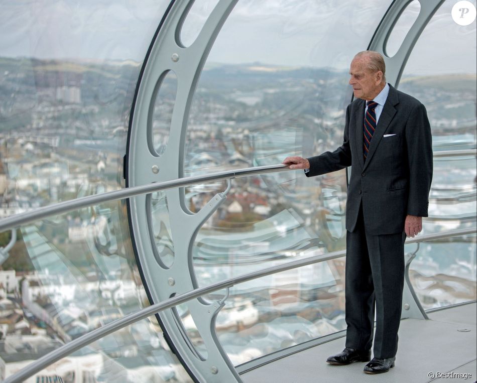 Le prince Philip, duc d'Edimbourg lors de sa visite au British Airways i360 à Brighton le 28 octobre 2016
