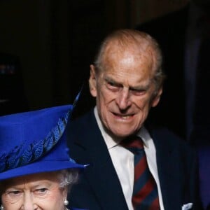 La reine Elisabeth II d 'Angleterre et le prince Philip, duc d'Edimbourg visitent l'hotel de ville de Windsor, le 29 novembre 2013 a l'occasion de l'inauguration des fenetres du jubile de diamant.