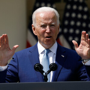 Le président Joe Biden et la vice-présidente Kamala Harris s'expriment à propos des violences avec armes à feu depuis la Maison Blanche à Washington le 8 avril 2021.