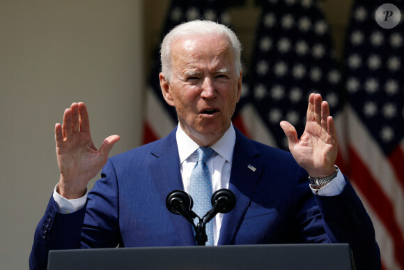 Le président Joe Biden et la vice-présidente Kamala Harris s'expriment à propos des violences avec armes à feu depuis la Maison Blanche à Washington le 8 avril 2021.
