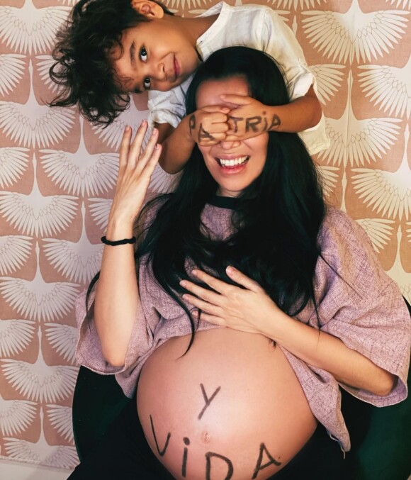 Beatriz Luengo enceinte et son fils Angelo sur Instagram. Le 25 février 2021.