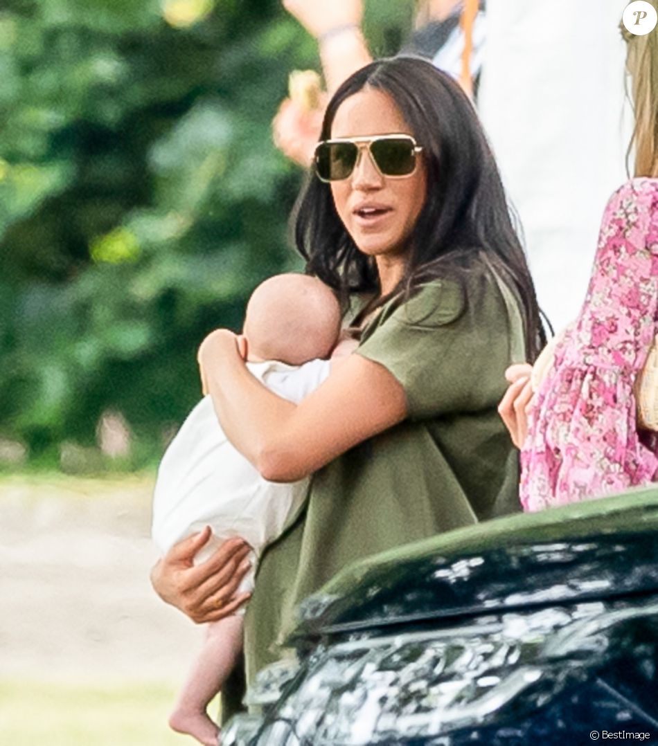 Meghan Markle, duchesse de Sussex et son fils Archie Harrison Mountbatten-Windsor lors d'un match de polo de bienfaisance King Power Royal Charity Polo Day à Wokinghan, comté de Berkshire, Royaume Uni, le 10 juillet 2019.